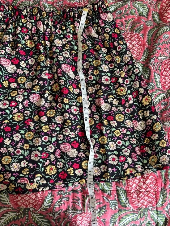 LOFT Black fully lined Floral Skirt with pockets - Picture 8 of 8